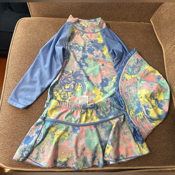 Girls rashguard set, 4T. Hat included. - Picture 2 of 4